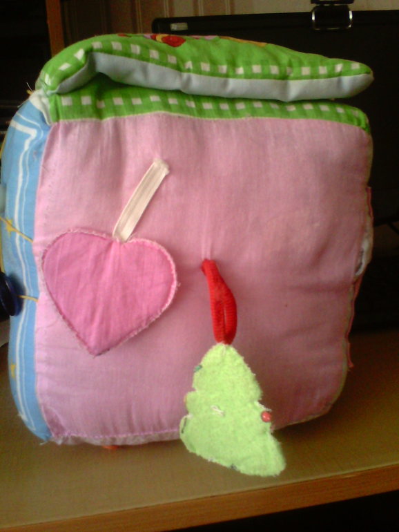 Наш развивающий кубик)))