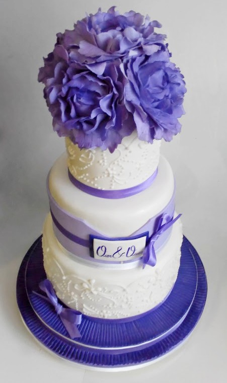 торт свадебный с пионами