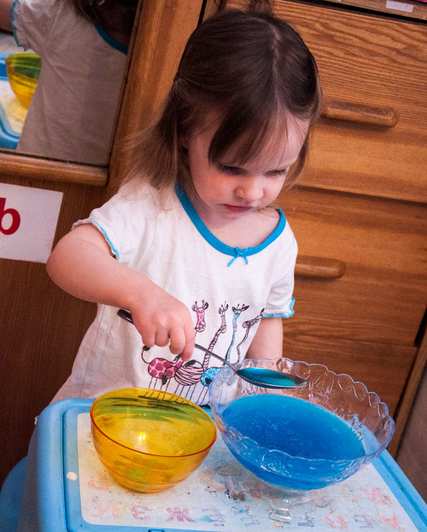 Десятый Монтессори-Понедельник: приручаем ложку!