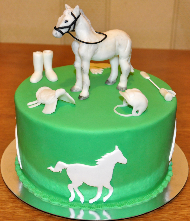 Тортик для девочки, занимающейся конным спортом