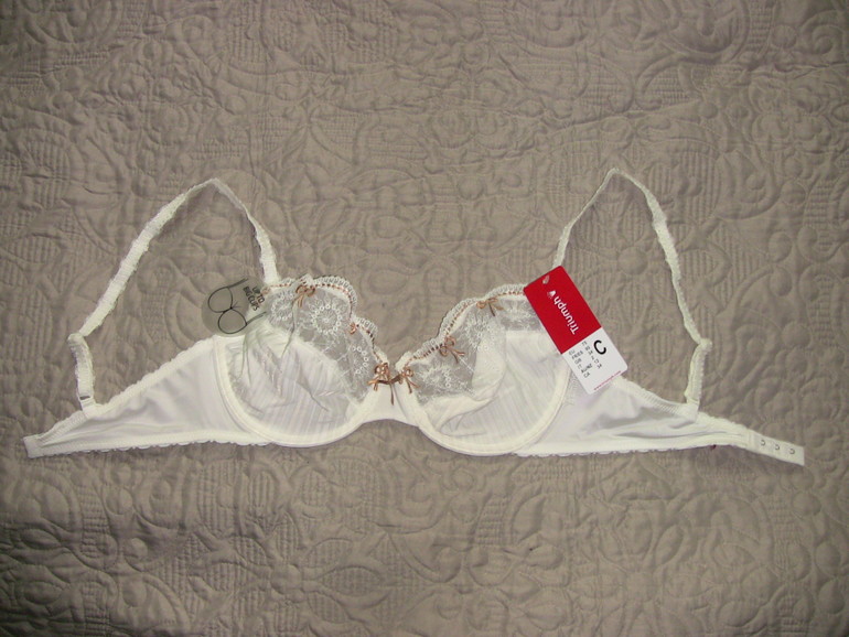 Бюстгалтер Triumph 70 C/75C/100 E