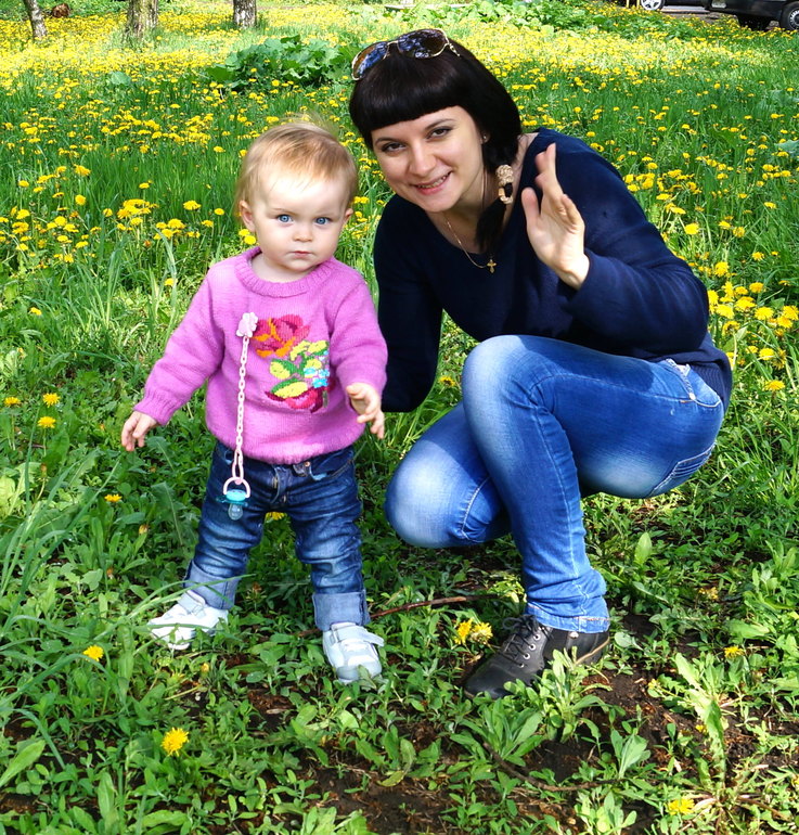 Ходят наши ножки,ходят по дорожке)))