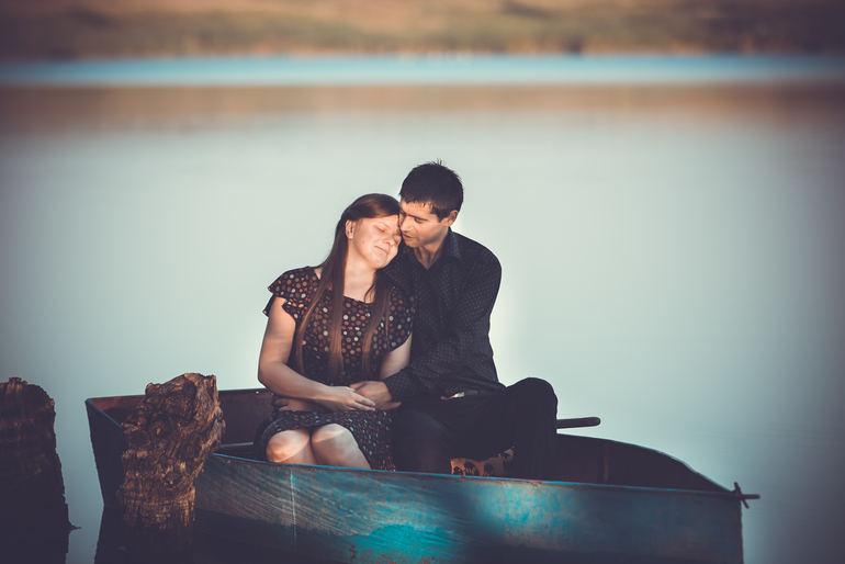 Здесь ЛЮБОВЬ...