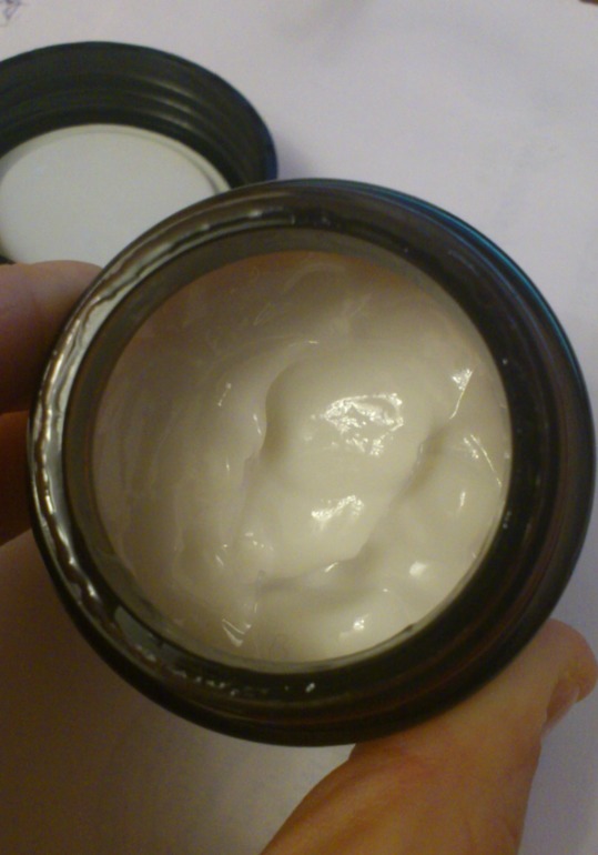 для сухой кожи и нормальной - есть крем