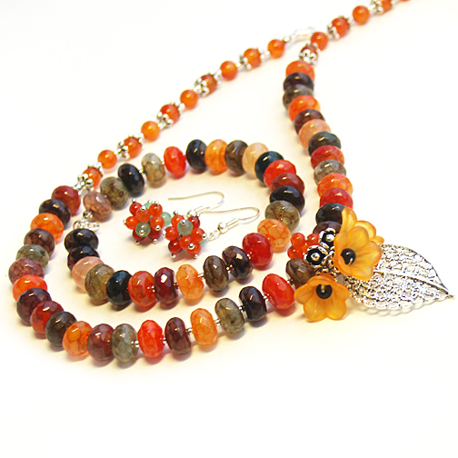 "Позитивный" комплект украшений (агат, сердолик)