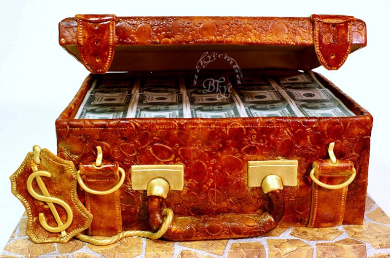 Очередной чемодан с деньгами.