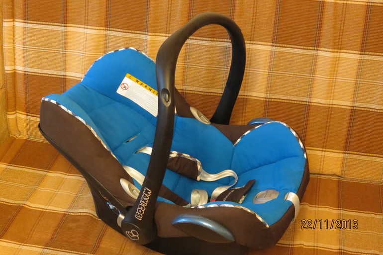 Продам автокресло Maxi-Cosi CabrioFix. Группа 0+ (0-13 кг)
