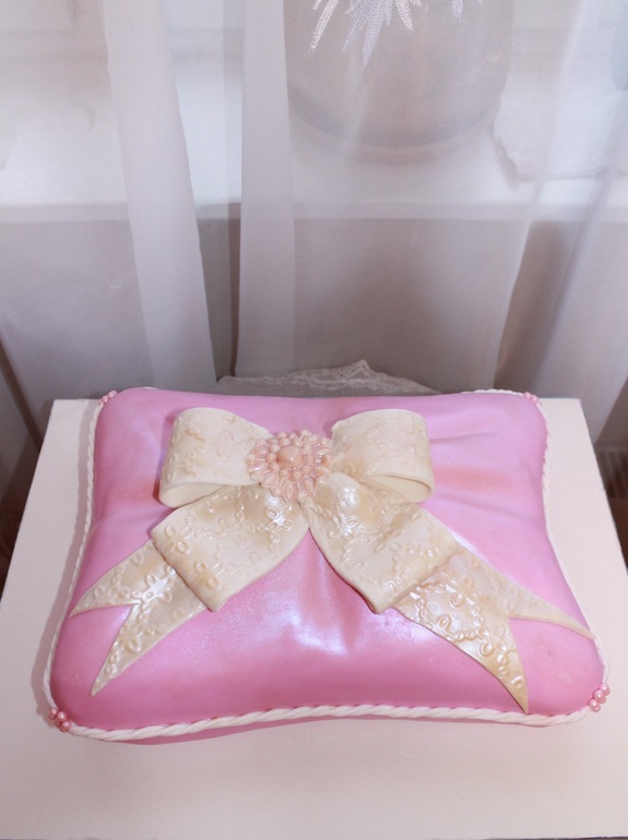 Тортик подушка на новоселье"Чёрный лес"(4000гр.)