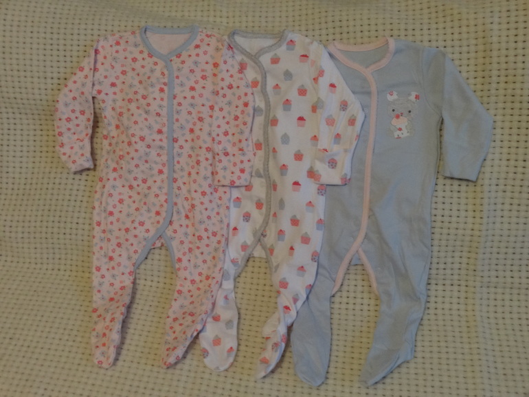 Кажется меня занесло... или первые вещички для малышки