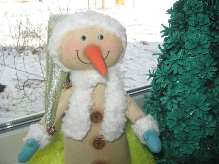Кофейный снеговик и елочка в дет.сад