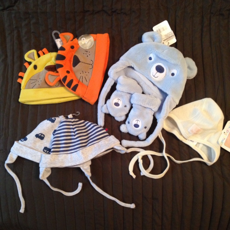 Шапочки-чепчики для моего февраленка