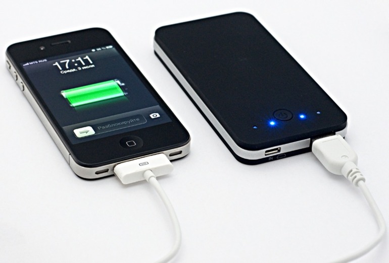 Мобильное зарядное для iPhone 4, 4S цена 850 руб