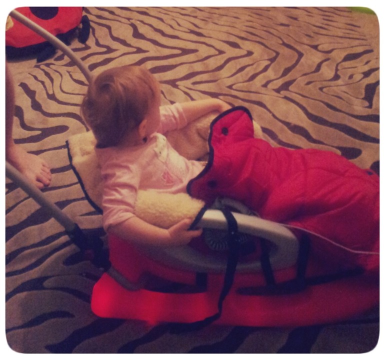 А мы купили санки!