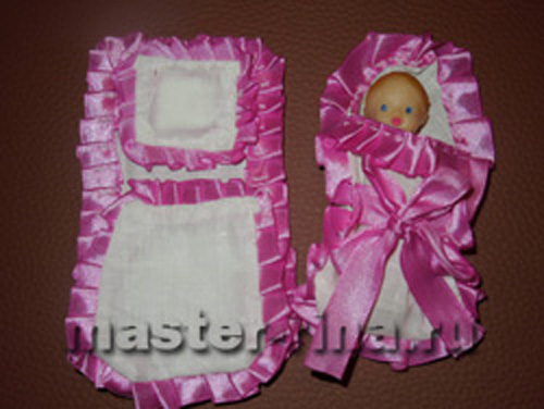 Комплект постельного белья для пупсика.