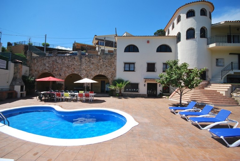 Вилла-замок на 18 человек на побережье Коста Брава, в LLORET DE MAR.