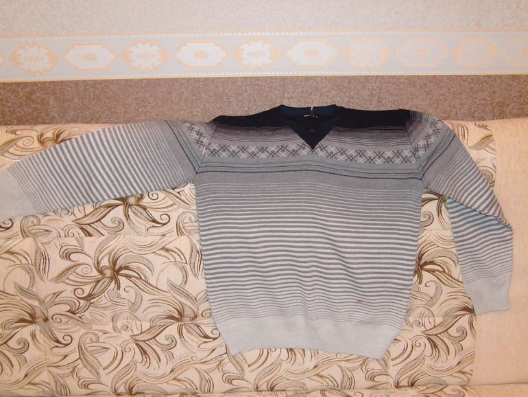 Новый мужской свитер,размер 48-50(М),цена 1100р