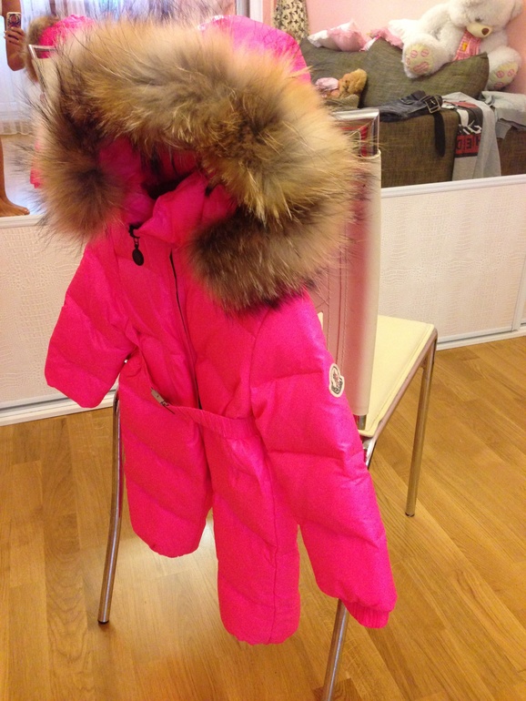 Новый комбинезон MONCLER копия, ярко розовый,86 ростовка,6000.