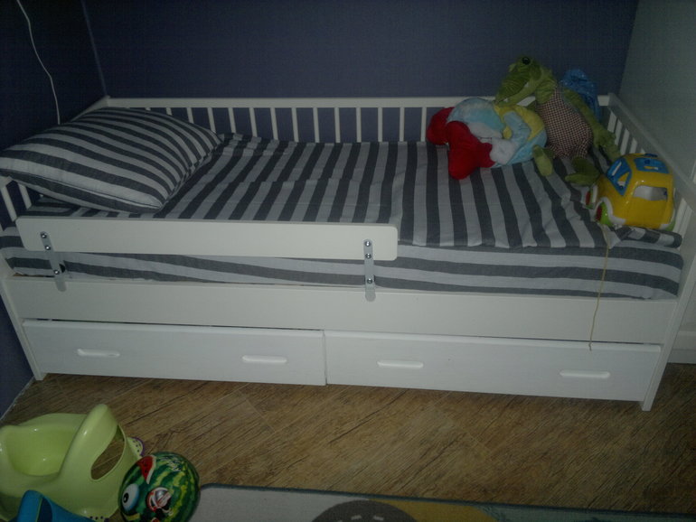 Вот что сотворила с икеевской кроватью)