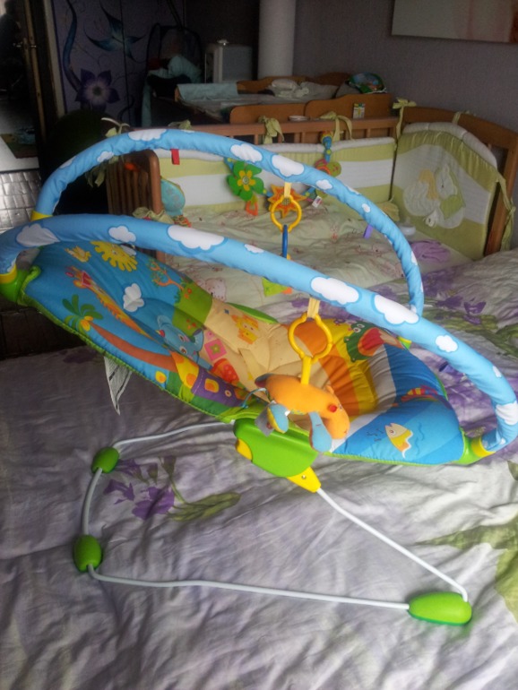 Шезлонг Tiny Love вибрирующий с дугами и игрушками 1200 руб.