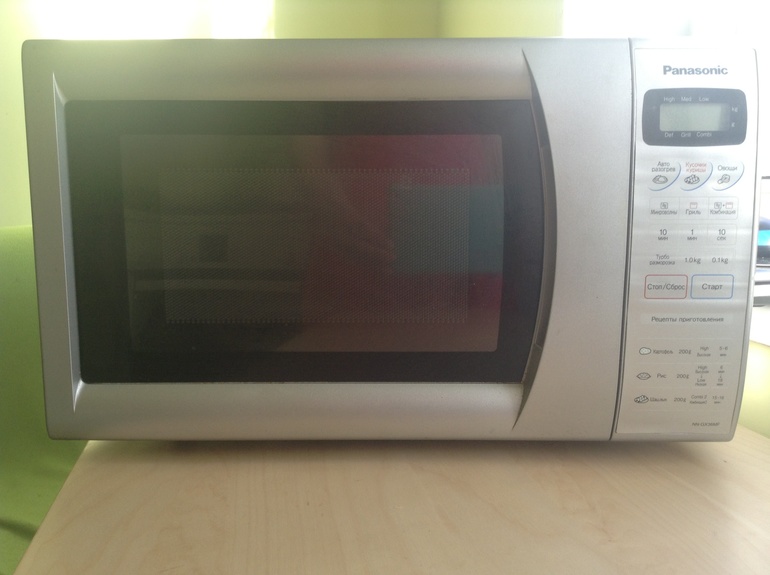 Продам микроволновую печь Panasonic, б/у, требуется замена сенсорная панель, 500 руб., м.Нахимовский проспект.