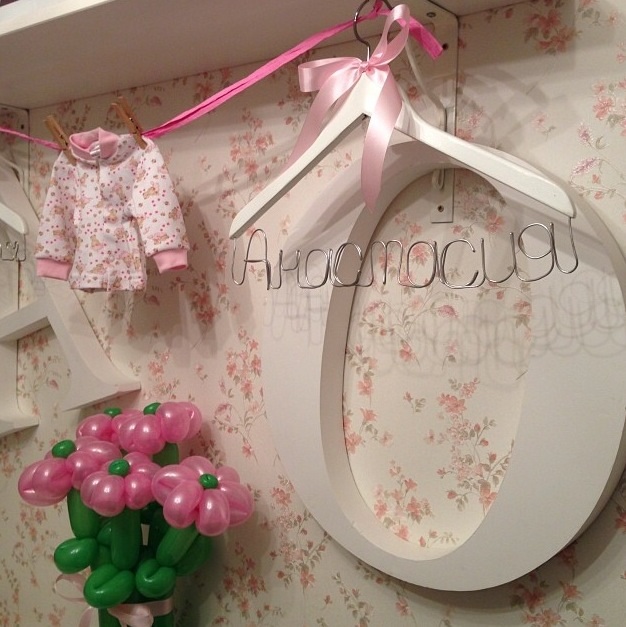 Вешалки с именем, датой, словами