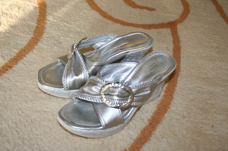 Отдам в дар киот и православные книги