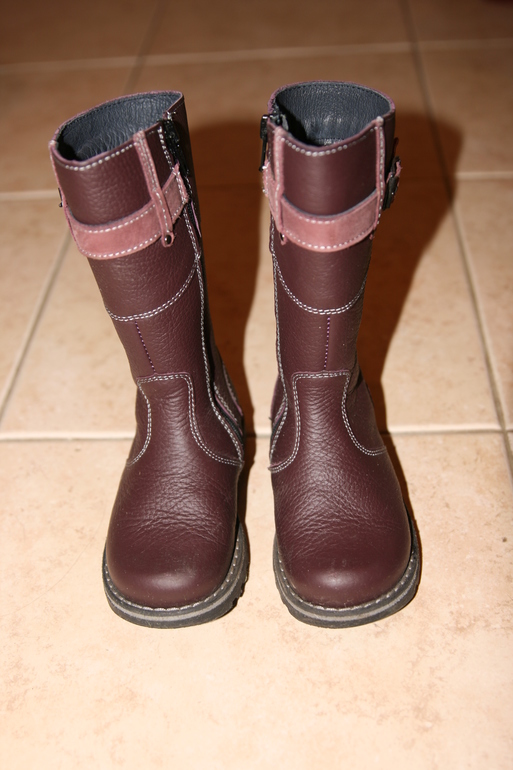 Сапоги для девочки 26 размер осень фирма Ciciban Словения 1000 руб.