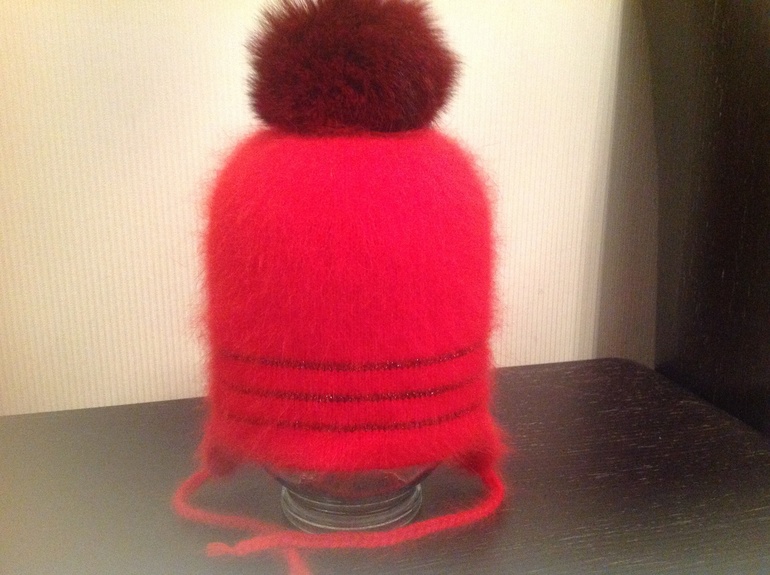 Зимние шапочки и манишки. Ручная работа.