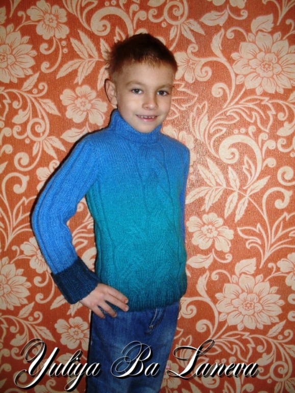 Связала сыну свитерок