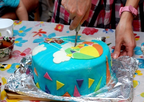 Первый тортик на первый день рождения.