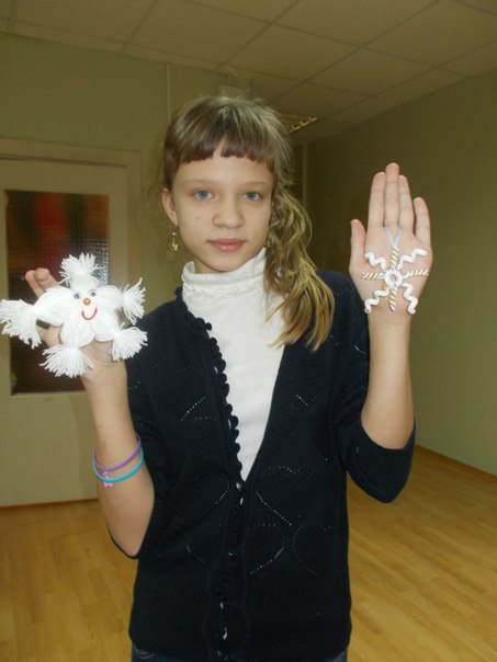 Еще снежинки  (из макарон и ниток)