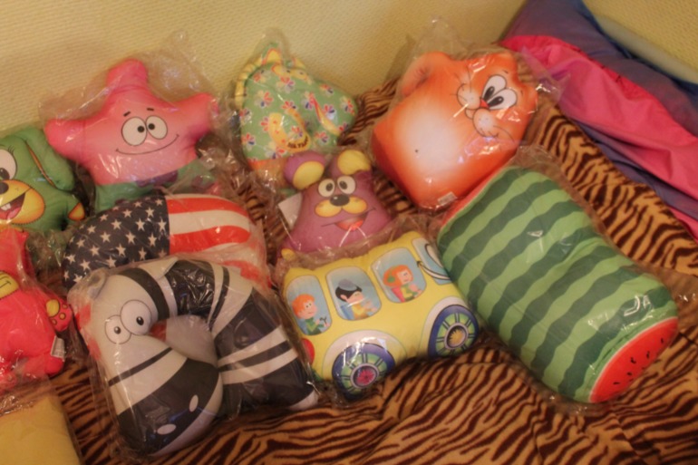 Антистрессовые игрушки и подушки