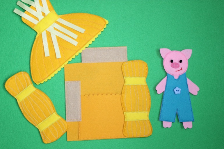 Три поросёнка.