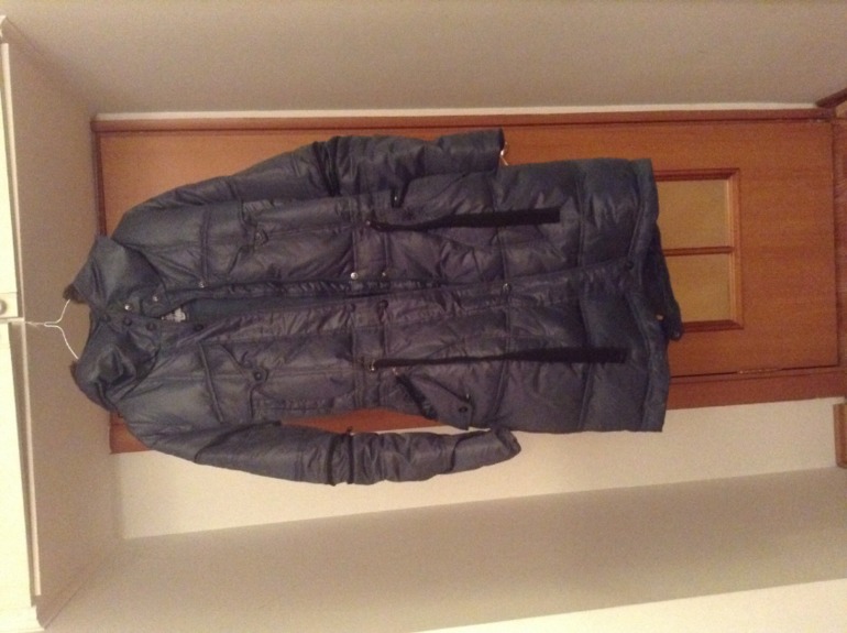 Продам срочно! Все в отличном состоянии или почти новое-1.Теплая куртка firetrap р 44. Узкая и не объемная в плечах. На талии регулируется( подойдет для беременных). 2100р 2.Дубленка натуральная б/у. Размер 44. Очень легкая. 7000р 3. Туфли замшевые vagabond из замши 38-38,5 р. Удобнее колодки не встречала. Подойдет тем, кому на каблуках совсем не удобно;) б/у мало 1200. Подойдут для танцев. Ленточку можно вставить любую на свой вкус 4. Темно-синие кожаные балетки из кожи на белой резиновой тонкой подметке. Строго на 38р. Надевала пару раз. На 38,5 малы. 5.Ботинки CAT. Размер 39-39,5. Вышла 1 раз на улицу и поняла, что дико велики. Снаружи кожа. Внутри не понятно. 3500р Отлично с носком на зиму