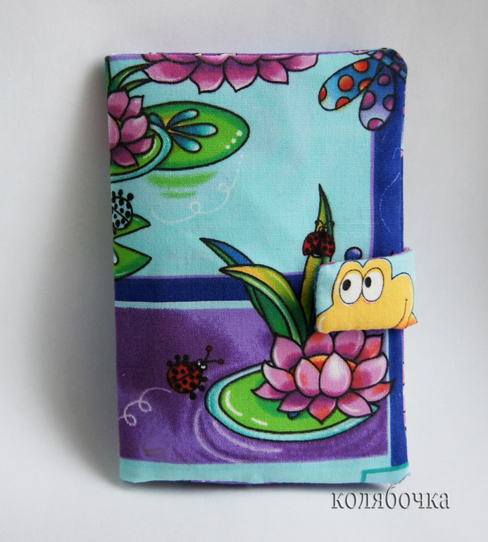 Обложка на паспорт с лягушатами.