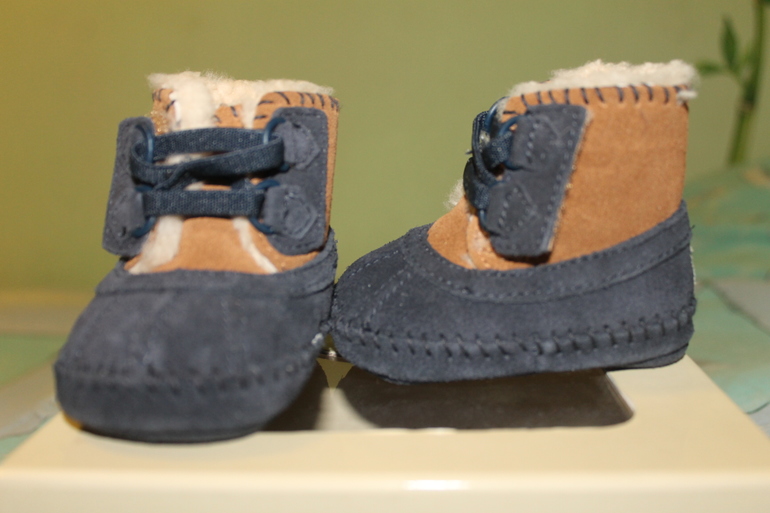 Новые UGG родные от 0 до 1 месяца в подарочной коробочке
