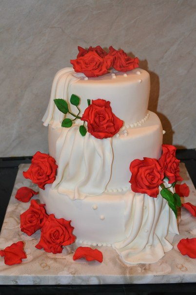 Свадебный торт с розами