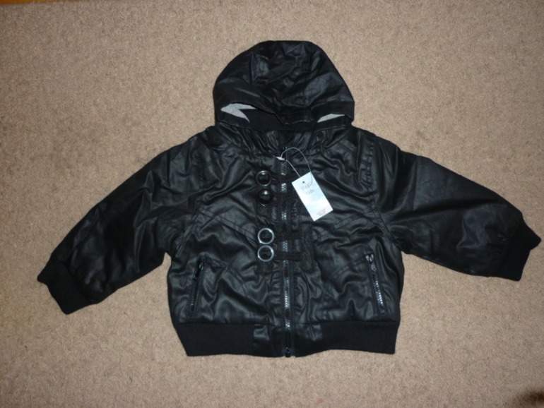 Куртка демисезонная F&F р-р 12-18 месяцев, новая с этикеткой 700 руб.