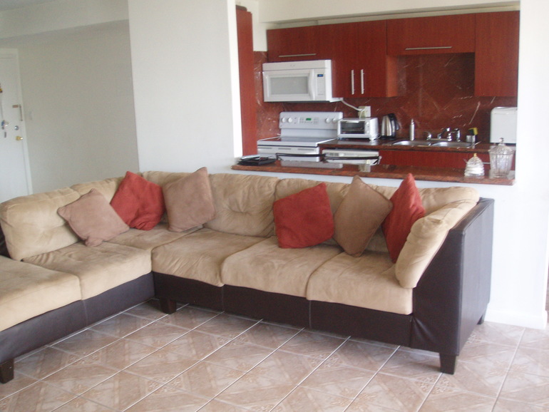 Сдается чистая и светлая квартира с 2 спальнями в Санни Айлс Бич, Флорида