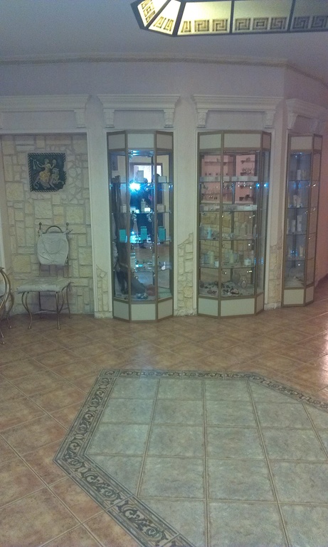 Вакансии для косметолога и мастера по маникюру!