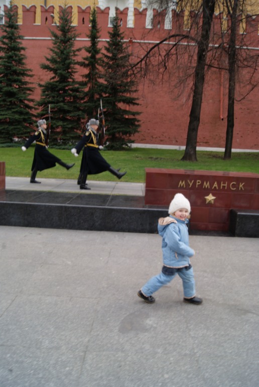 Смена караула-вечный огонь-Александровский сад