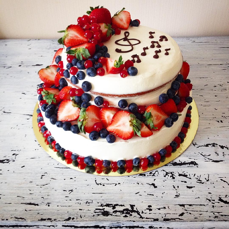 Торт на день рождения мужчине — шикарный подарок для именинника и гостей!