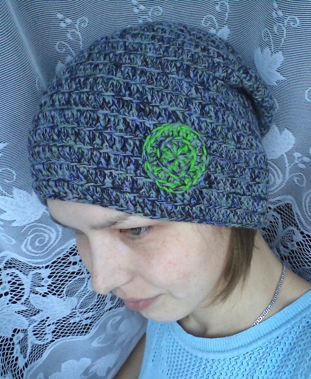 шапка-колпак с рельефом