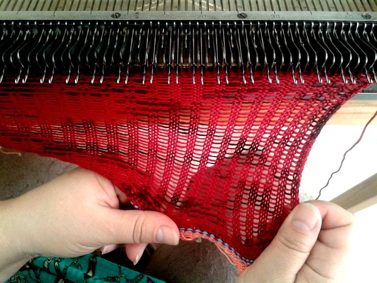 Достаём бабушкину вязальную машину.....