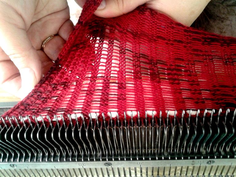 Достаём бабушкину вязальную машину.....