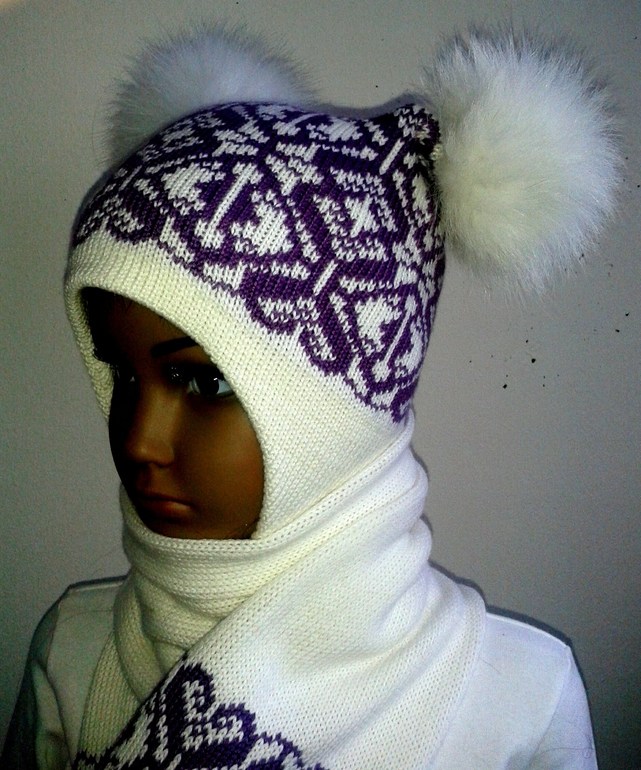 Шапочки, шарфики много))))))