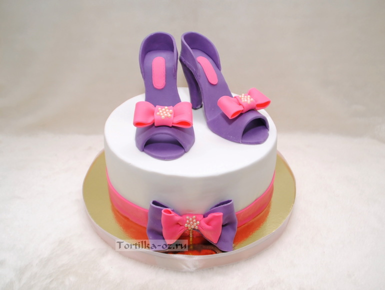 Торт с туфельками