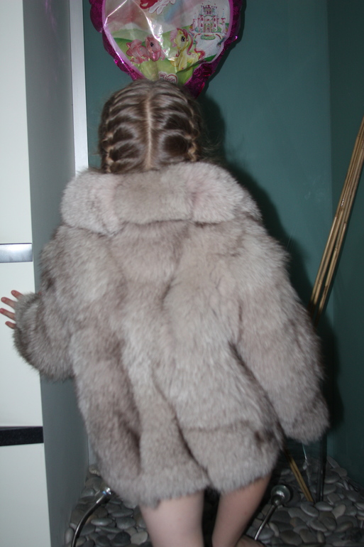 Шикарная песцовая шуба 3-6 лет.