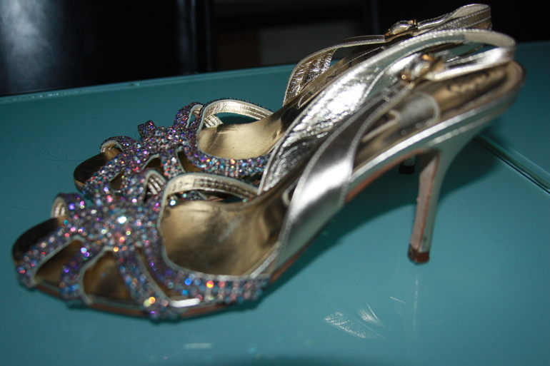 ***Louis VUITTON***BALMAN***CELINE***ESCADA***GINA***VALENTINO***.Оригинал