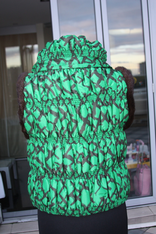 Стильная жилетка с норковой отделкой***OSCAR DE LA RENTA***,ОРИГИНАЛ!